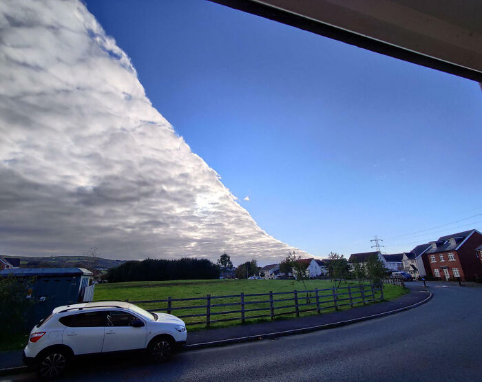 “Freaks Me Out Every Time I See It”: 76 Unphotoshopped Pics That Look Fake But Are 100% Real