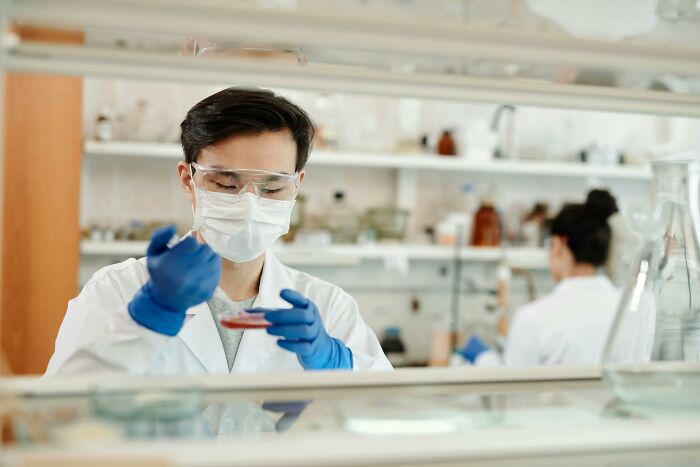 Scientists Reveal 37 Of The Most Terrifying Things That Went Wrong In Their Labs