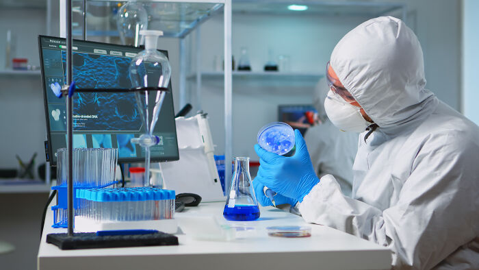 Scientists Reveal 37 Of The Most Terrifying Things That Went Wrong In Their Labs