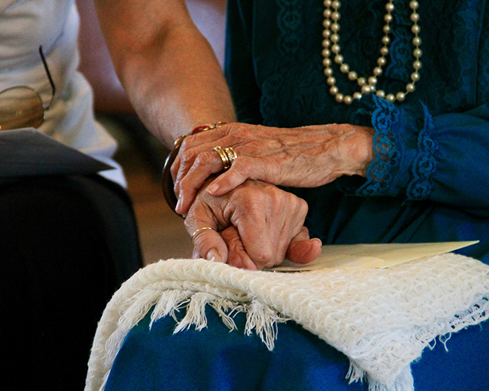 82-Year-Old Woman Fatally Attacks Her Husband, Heartbreaking Handwritten Notes Reveal Why