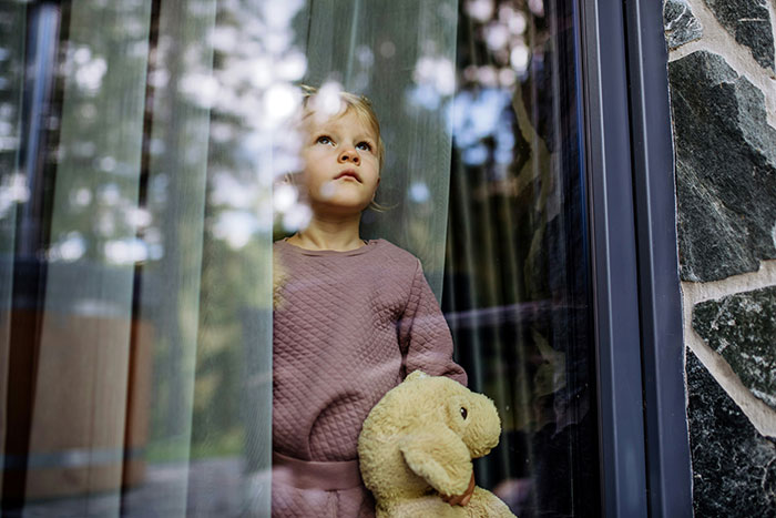 Mom Of 3 Kids Gets No Financial Help From Rich BF Of 10 Years, Wonders If This Is Normal