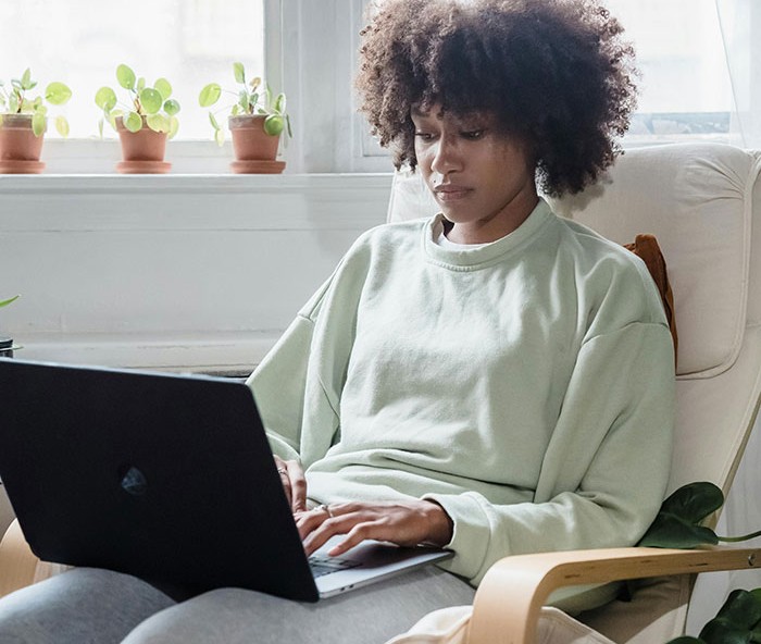 Mom Of 3 Kids Gets No Financial Help From Rich BF Of 10 Years, Wonders If This Is Normal