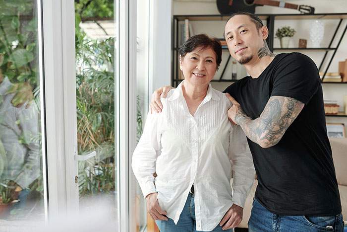 Mom Of 3 Kids Gets No Financial Help From Rich BF Of 10 Years, Wonders If This Is Normal