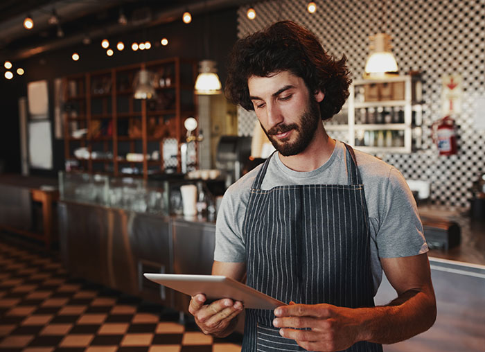 Woman Is Tired Of Splitting The Restaurant Bill With Her Overweight Friends, Asks For Help