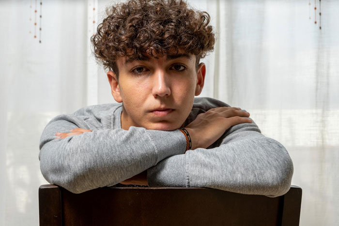 “Forgotten” Son Finally Snaps Over His Parents’ Blatant Favoritism For His Bro, They’re Stunned