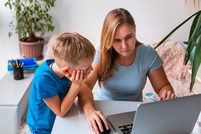 Teacher Seizes Diabetic Student’s Medical Device During Class, Outraged Mom Takes Legal Steps
