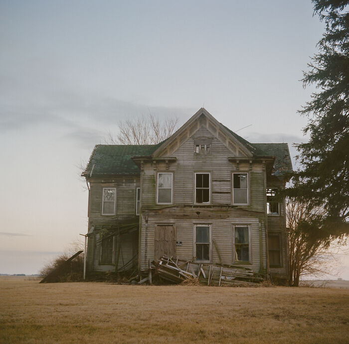I Published A Photography Book About America’s Forgotten Homes (22 Pics)