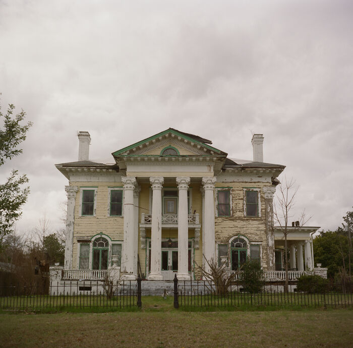 I Published A Photography Book About America’s Forgotten Homes (22 Pics)
