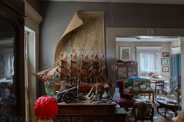 I Published A Photography Book About America’s Forgotten Homes (22 Pics)