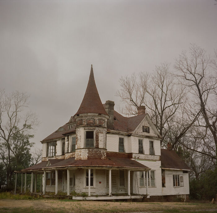 I Published A Photography Book About America’s Forgotten Homes (22 Pics)