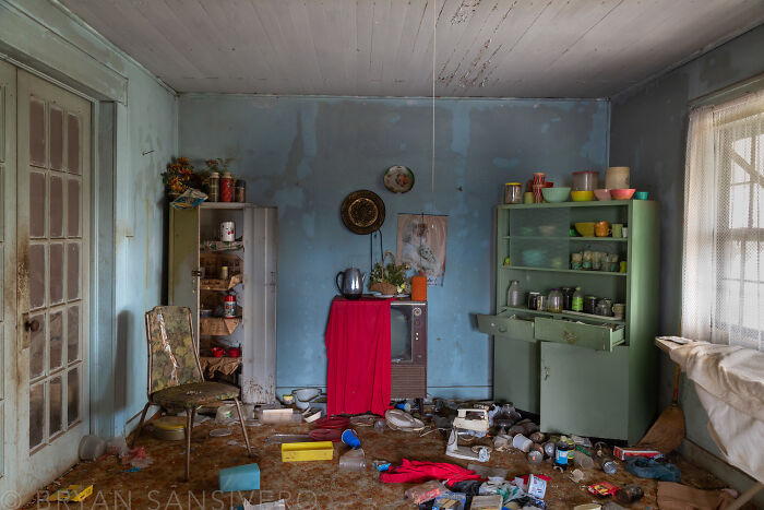 I Published A Photography Book About America’s Forgotten Homes (22 Pics)