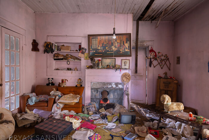 I Published A Photography Book About America’s Forgotten Homes (22 Pics)