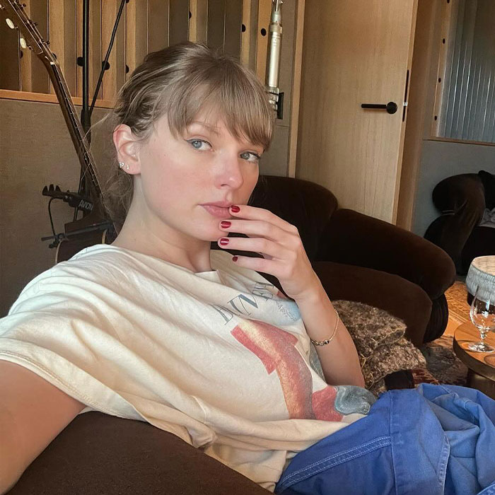 Taylor Swift’s Unedited Photo From ‘Life Of A Showgirl’ Cover Shoot Sparks Conspiracy Theories