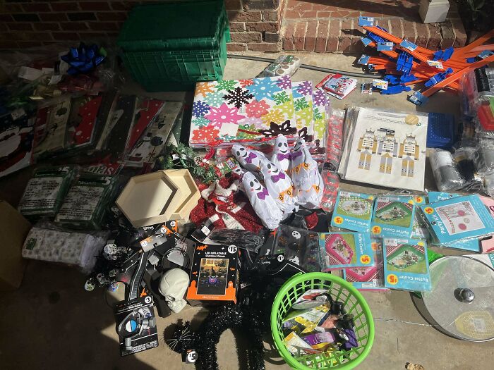 55 Dumpster Diving Treasures Your Neighborhood Raccoons Would Be Wowed By (New Pics)