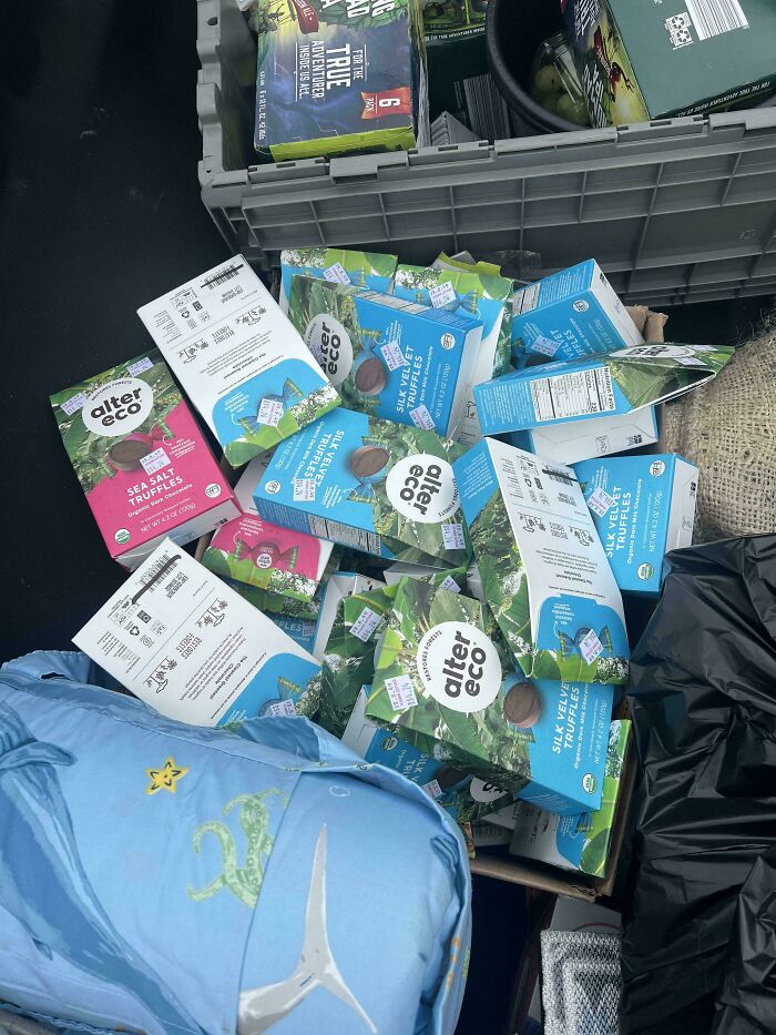 55 Dumpster Diving Treasures Your Neighborhood Raccoons Would Be Wowed By (New Pics)
