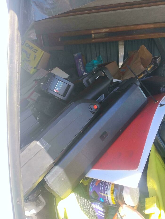 55 Dumpster Diving Treasures Your Neighborhood Raccoons Would Be Wowed By (New Pics)