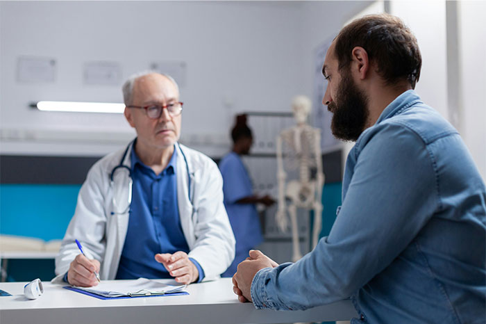 56 Symptoms That Made People See A Doctor And It Turned Out To Be Cancer