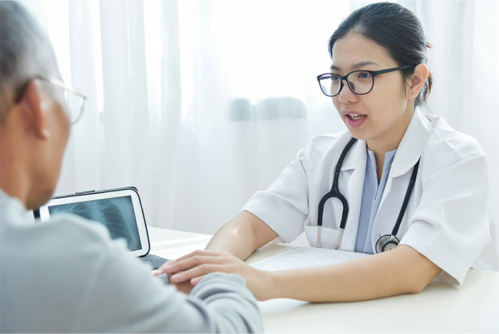 56 Symptoms That Made People See A Doctor And It Turned Out To Be Cancer