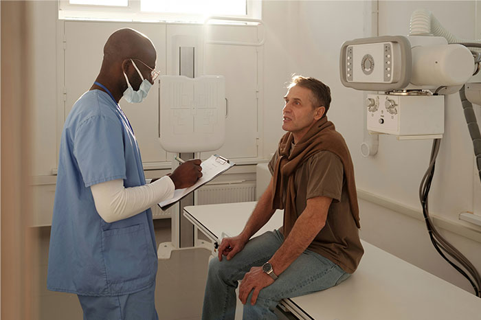 56 Symptoms That Made People See A Doctor And It Turned Out To Be Cancer