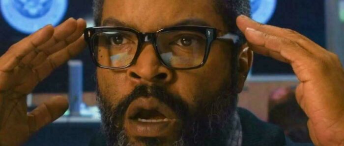 This Online Group Is Dedicated To Bad Movie Details And Here Are 81 Of The Most Confusing Ones (New Pics) This Online Group Is Dedicated To Bad Movie Details And Here Are 81 Of The Most Confusing Ones (New Pics)