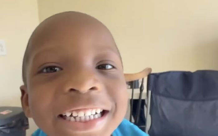 “Smart Little Guy”: 3-Year-Old Hero Saves Mom’s Life After She Falls Unconscious “Smart Little Guy”: 3-Year-Old Hero Saves Mom’s Life After She Falls Unconscious