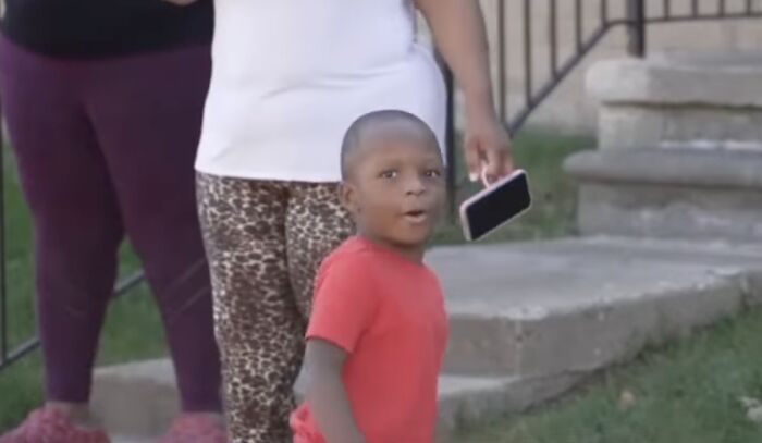 “Smart Little Guy”: 3-Year-Old Hero Saves Mom’s Life After She Falls Unconscious “Smart Little Guy”: 3-Year-Old Hero Saves Mom’s Life After She Falls Unconscious
