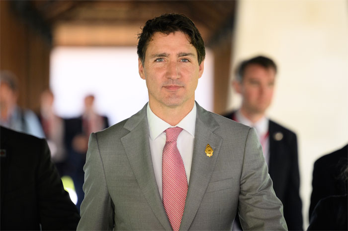 Insiders Brand Justin Trudeau’s Romance With Katy Perry A “Midlife Crisis” After Divorce