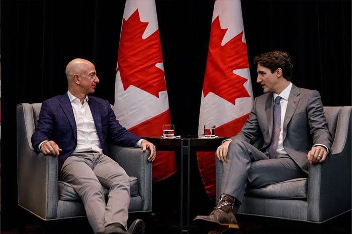 Insiders Brand Justin Trudeau’s Romance With Katy Perry A “Midlife Crisis” After Divorce