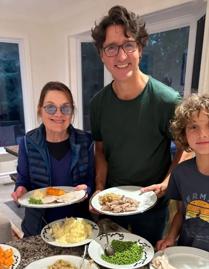 Insiders Brand Justin Trudeau’s Romance With Katy Perry A “Midlife Crisis” After Divorce