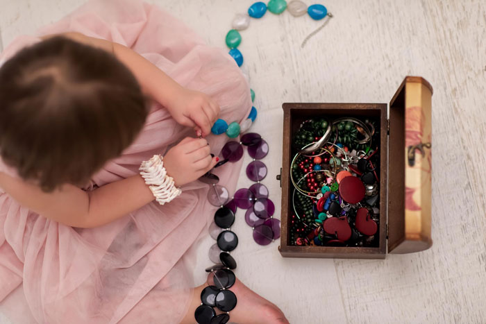 Stepmom Lets Her Kids Destroy Stepdaughter&#8217;s $100k Heirloom Jewelry, Grandparents Sue Her