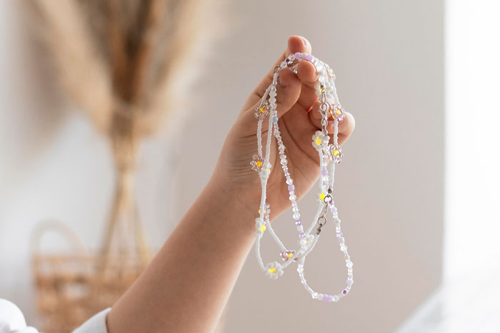 Stepmom Lets Her Kids Destroy Stepdaughter&#8217;s $100k Heirloom Jewelry, Grandparents Sue Her