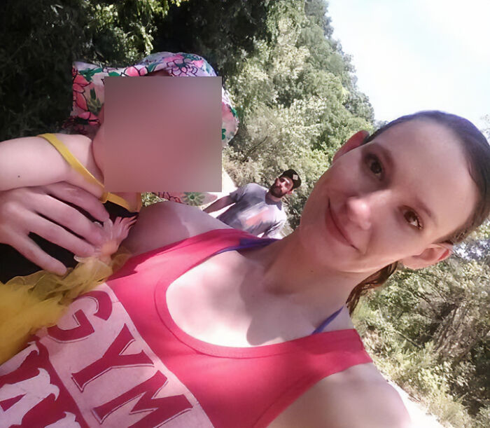 Woman Gives Her Friend With Benefits A Cooler, Then Says “Here’s Your Kid”