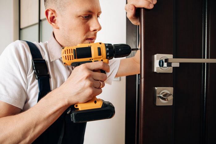 &#8220;AITA For Kicking Out My Girlfriend And Her Son After She Invited Her Ex Into Our Home?&#8221;
