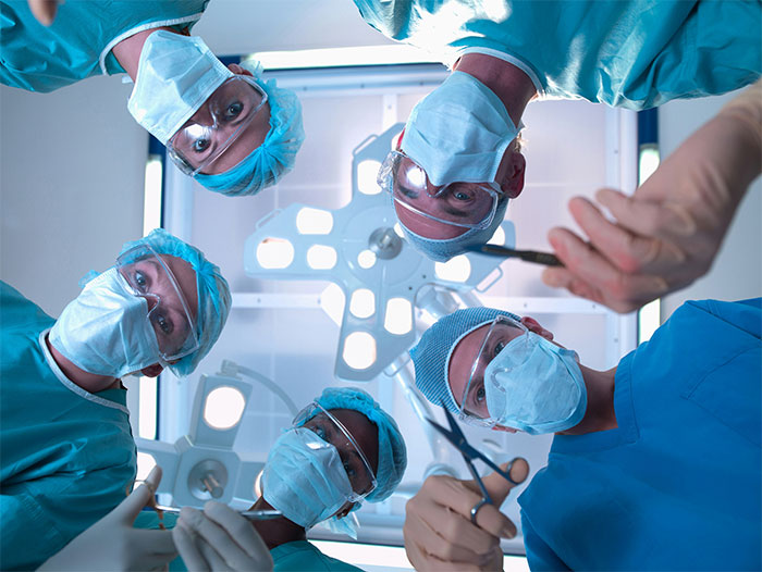59 Bone-Chilling And Hilarious Stories From People Who Shouldn’t Have Woken Up During Surgery