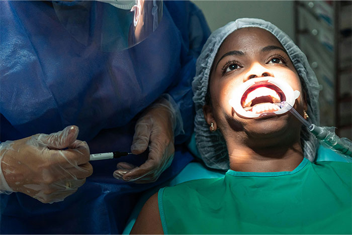 59 Bone-Chilling And Hilarious Stories From People Who Shouldn’t Have Woken Up During Surgery