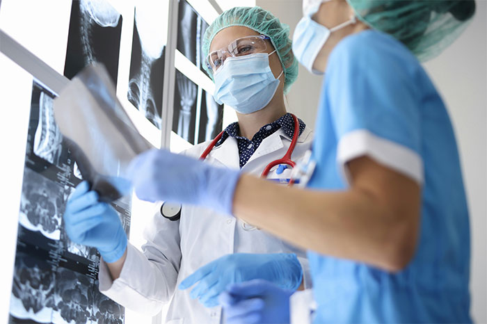 59 Bone-Chilling And Hilarious Stories From People Who Shouldn’t Have Woken Up During Surgery