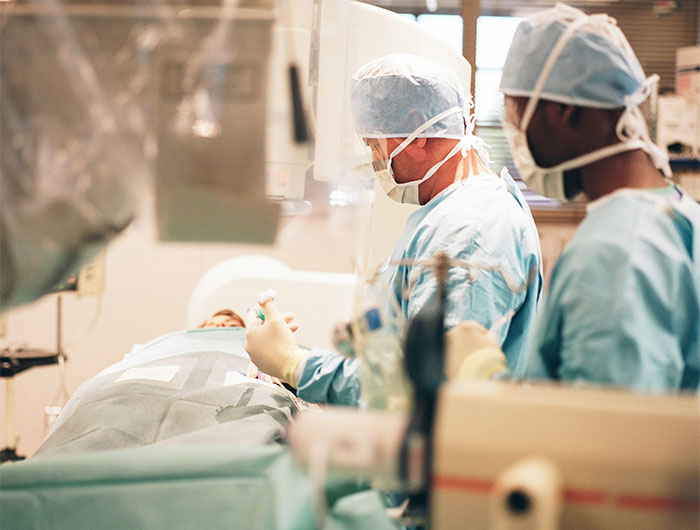 59 Bone-Chilling And Hilarious Stories From People Who Shouldn’t Have Woken Up During Surgery