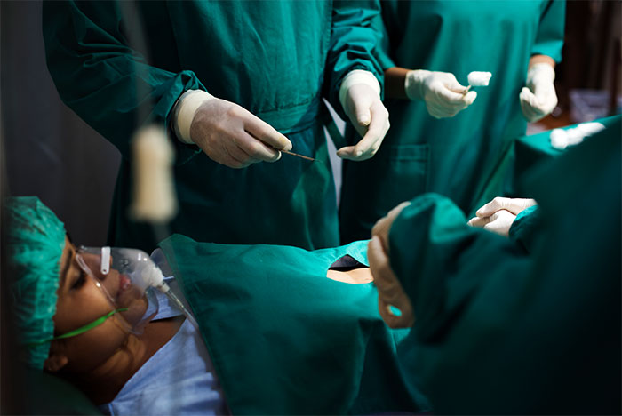 59 Bone-Chilling And Hilarious Stories From People Who Shouldn’t Have Woken Up During Surgery