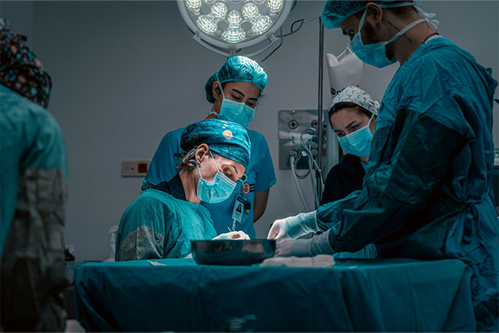 59 Bone-Chilling And Hilarious Stories From People Who Shouldn’t Have Woken Up During Surgery