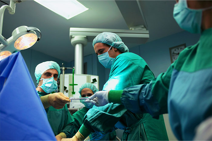 59 Bone-Chilling And Hilarious Stories From People Who Shouldn’t Have Woken Up During Surgery