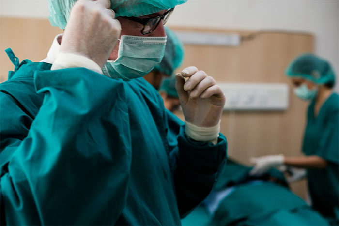 59 Bone-Chilling And Hilarious Stories From People Who Shouldn’t Have Woken Up During Surgery