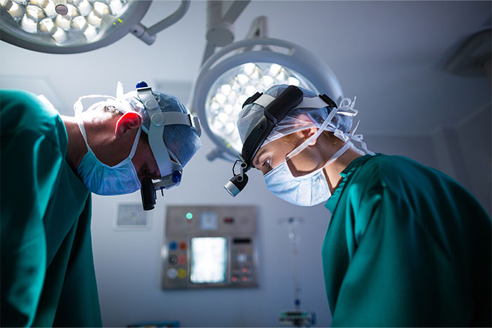 59 Bone-Chilling And Hilarious Stories From People Who Shouldn’t Have Woken Up During Surgery