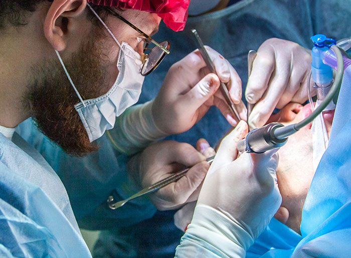 59 Bone-Chilling And Hilarious Stories From People Who Shouldn’t Have Woken Up During Surgery