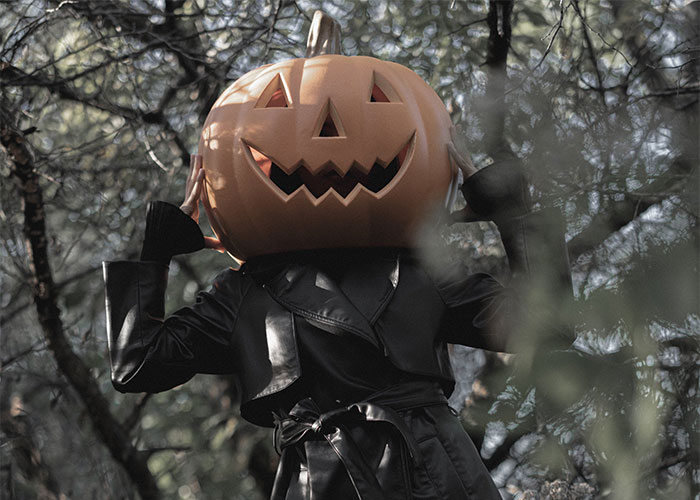 “The Room Went Silent”: Woman Kicks Out BF’s Female Friend For Her Inappropriate Halloween Costume