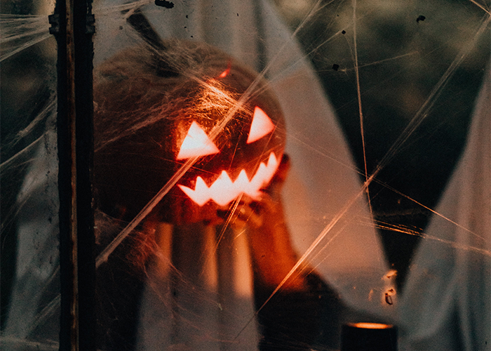 “The Room Went Silent”: Woman Kicks Out BF’s Female Friend For Her Inappropriate Halloween Costume