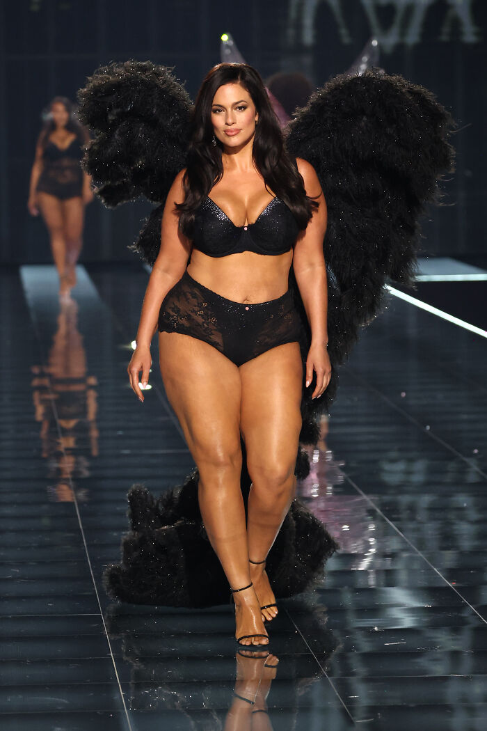The Most Iconic Looks From The 2025 Victoria’s Secret Fashion Show