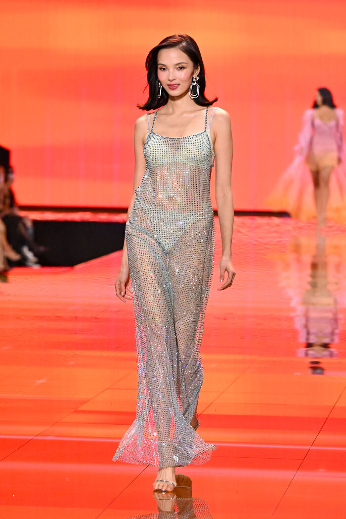 The Most Iconic Looks From The 2025 Victoria’s Secret Fashion Show