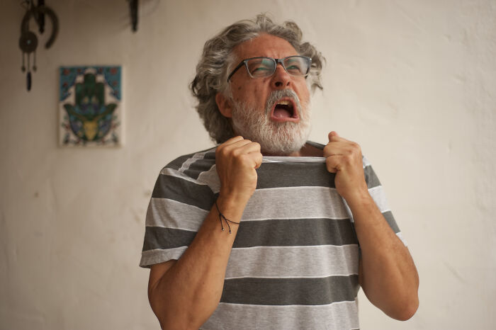 “The Hardest I’ve Tried To Not Laugh”: 32 ER Employees Share The Most Comical Moments Of Their Jobs