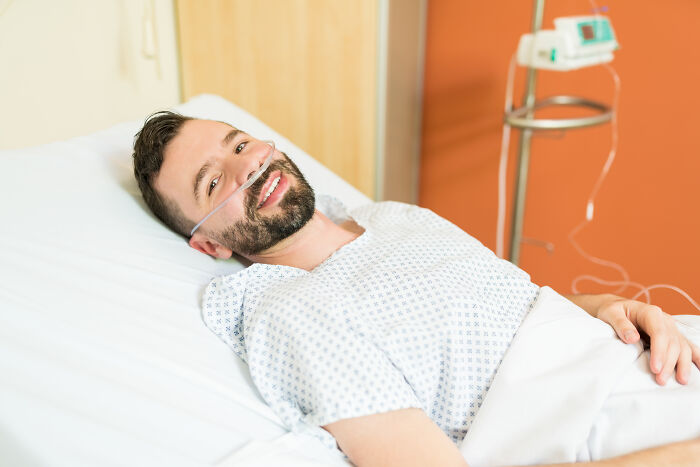 “The Hardest I’ve Tried To Not Laugh”: 32 ER Employees Share The Most Comical Moments Of Their Jobs
