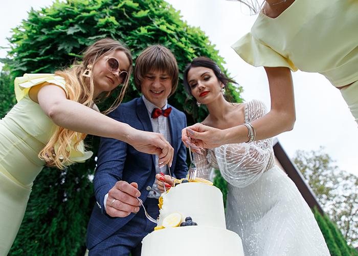 Man’s Stepdaughter Chooses Her “Real Dad” To Walk Her Down The Aisle, So He Pulls The Plug